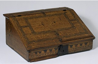 Southwark Desk